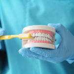 Całościowe leczenie stomatologiczne – znajdź trasę do zdrowych i atrakcyjnego uśmiechu.